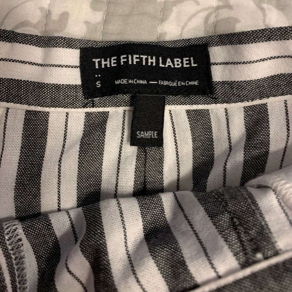 🍁 5/$20 High Waisted Striped Shorts with Pockets - Picture 4 of 4